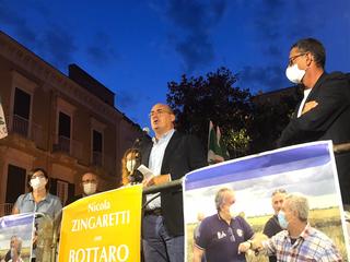 Zingaretti spinge Emiliano e Bottaro: «Stiamo lavorando per crescere su tutti i fronti, Puglia e Trani comprese. La scuola? Si riapre e si va avanti in sicurezza»