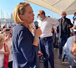 Meloni a Trani attacca il centrosinistra e spinge Lima: «Poniamo fine quindici anni di disastri con passione, esperienza e militanza»