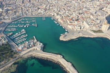 Porto senza auto nel week-end: gli orari della zona a traffico limitato nell'area portuale fino ad ottobre