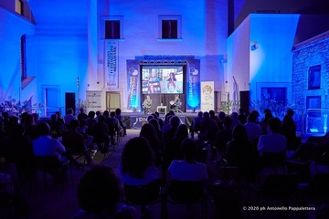 Dialoghi di Trani: oggi arrivano tra gli altri Alessandro Barbero, Sonia Bergamasco, Laura Boldrini e Mimmo Lucano