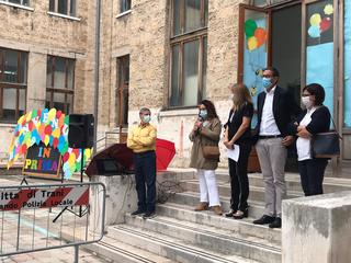 Trani, riparte la scuola: festa dell'accoglienza al De Amicis. Bottaro: «È il momento della responsabilità», Ciliento: «Le istituzioni non devono far mancare il loro supporto»