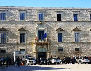 Trani, sospetto caso nel Tribunale penale: evacuato per sanificazione Palazzo Torres