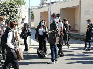 Sensibilizzare gli studenti al rispetto delle norme anti-Covid: questa mattina il sindaco Bottaro tra alcune scuole della città