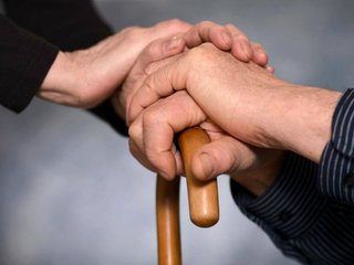 Lettera di Cgil, Cisl e Uil al presidente Emiliano: «Tra le priorità la difesa delle persone anziane»