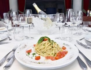 Coronavirus, a Trani e provincia la ristorazione si veste da Cenerentola: con tavoli si chiude alle 24, senza alle 21. Bottaro: «Meno peggio che un lockdown»