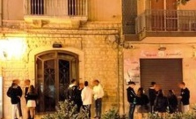 Assembramenti a Trani, con gli orari cambiano i luoghi: adesso i problemi sono in via San Giorgio
