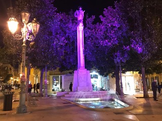 Ottobre, mese della prevenzione del tumore al seno: ieri l'illuminazione della statua dell'Immacolata in piazza Libertà