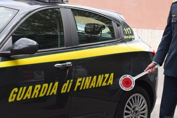 Favoreggiamento e sfruttamento della prostituzione, 13 arresti nel barese. A Trani centri massaggi trasformati per le attività di meretricio
