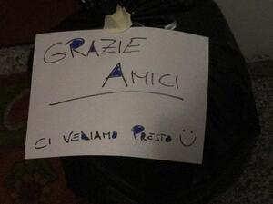 Covid19, quando i gesti riscaldano il cuore: chi è in isolamento ringrazia così gli operatori di Amiu
