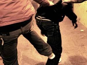 Aggressione a fragile, gli psicologi: «Specchio di un modello sbagliato di società»