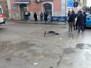 Impatto auto-monopattino: ragazza ferita