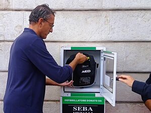 Rubato ancora il defibrillatore di piazza della Repubblica