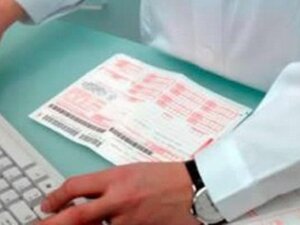 Liste d'attesa, Decaro firma il piano: ambulatori aperti anche la domenica e fino alle 23