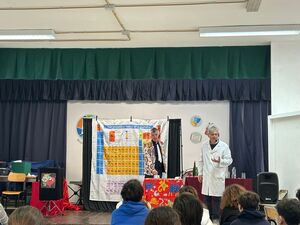 Didattica e divertimento alla Baldassarre «Il circo delle scienze» conquista gli studenti