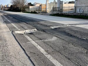 Via Barletta, da ripristino a pericolo: «Rischiamo incidenti ogni ora»