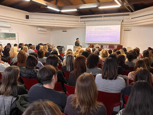 Adhd e rapporto scuola-bambini, il confronto in biblioteca tra docenti e famiglie