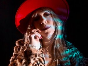 Esce oggi «Again», la nuova traccia dell'artista tranese Matyc: che unisce elettronica e intensità emotiva