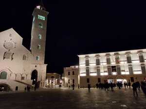 Restauro e luce, Trani celebra il suo gioiello architettonico: Palazzo Lodispoto
