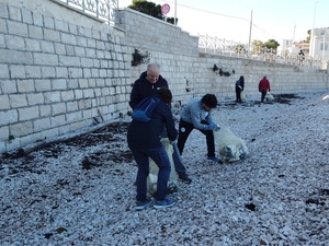 Le ex pietre taglienti, la cresta, le pale, il sesso. Ma poi, chi pulisce? Capo Colonna «ringrazia» Amici del mare