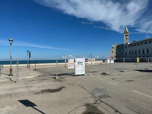 Piazza Manfredi pedonale, gli 80 stalli blu si spostano sul corso