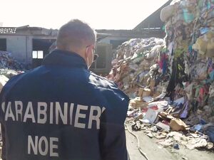 Rifiuti, De Simone: «Si chiuda il ciclo, ma si apra un'indagine»