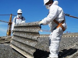 Amianto a Trani, due associazioni: «Ordinanze ignorate minano salute»