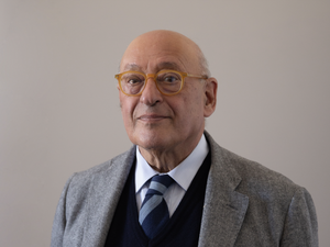 I Dialoghi di Trani ospitano questo venerdì in biblioteca  Piero Dorfles  con «Le parole del mare»