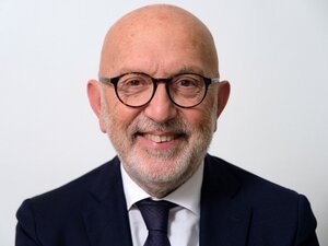 Giovanni D’Innella presenta «Dipingere un amico», questa domenica al Risi