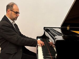 Roberto Fasciano omaggia Chopin in un recital narrato a lume di candela, questa domenica all'accademia Arcadia