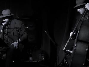 Teatro e jazz al Dino Risi: Damato e Bassi in scena questa sera con «Monologhi a pezzi»