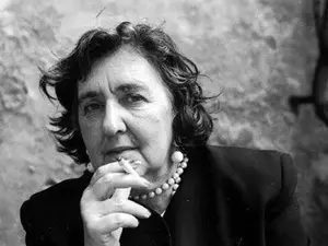 Omaggio alla Merini: questo sabato Marluna teatro porta in scena «Alda… tra le righe»