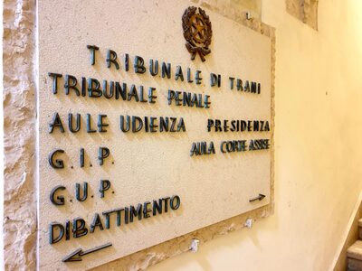 Caso fotografo, parla il legale: «Adulterio scoperto e macchinazione ai suoi danni, altro che stalking»