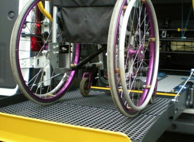 Disabili, trasporto scolastico garantito per dodici